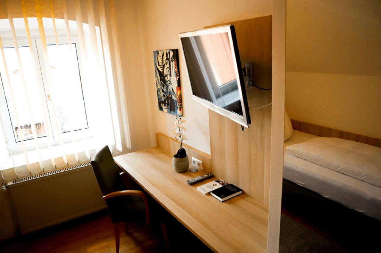 Weinstube Sinas Brettl Hotel เนิร์ดลิงเงน ภายนอก รูปภาพ