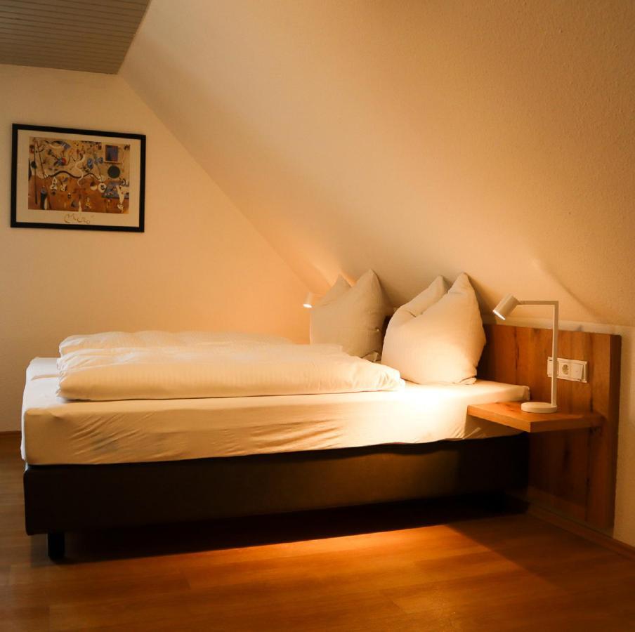Weinstube Sinas Brettl Hotel เนิร์ดลิงเงน ภายนอก รูปภาพ